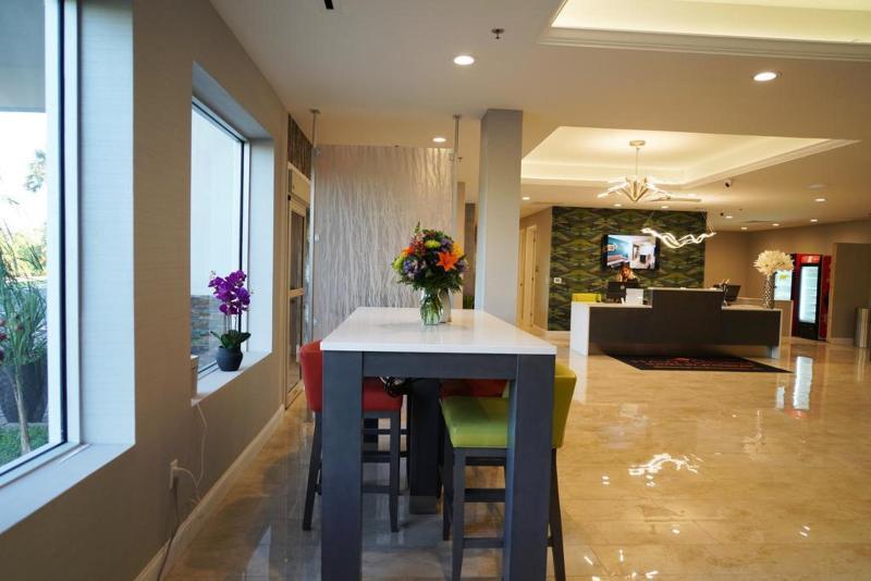 Hawthorn Suites By Wyndham Kissimmee Gateway Eksteriør billede