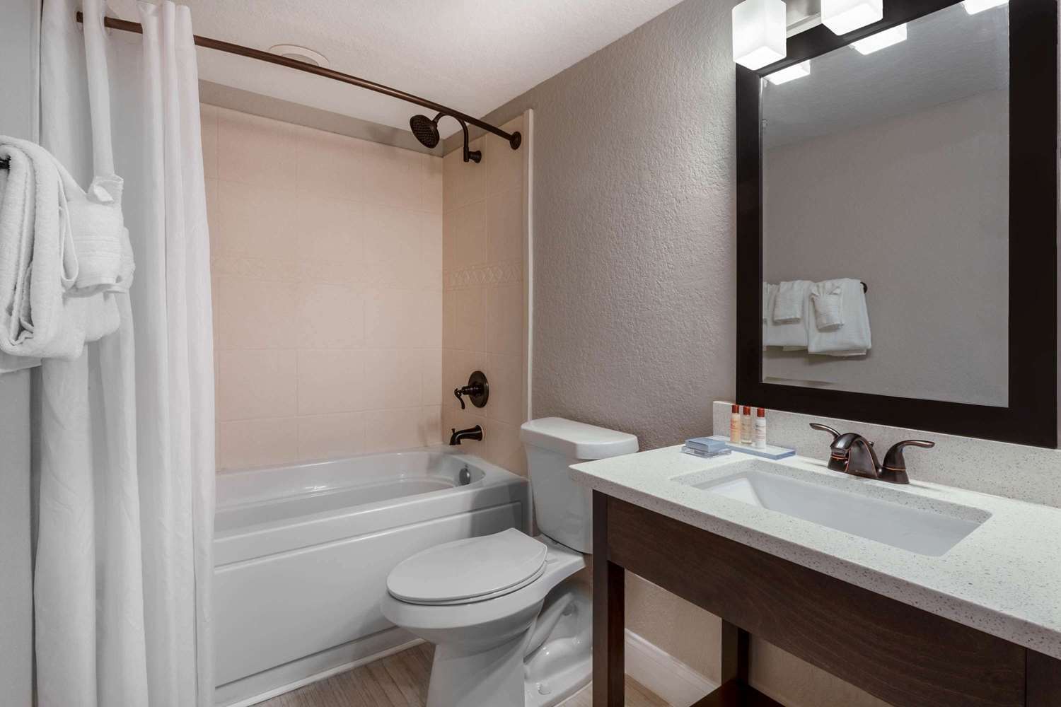 Hawthorn Suites By Wyndham Kissimmee Gateway Eksteriør billede